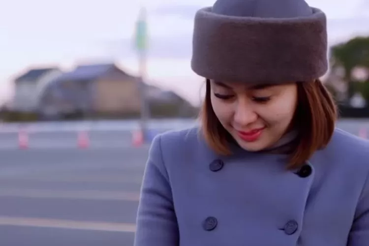 Denise Chariesta tertawa bahagia, rumah tangga RD dikabarkan akan mengalami hal buruk pada tahun 2023 (Instagram @denisechariesta91)