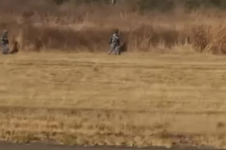 Militer Meksiko mengalami baku tembak dengan gengster Kartel Sinaloa.  (Tangkap layar YouTube @viva.co.id)