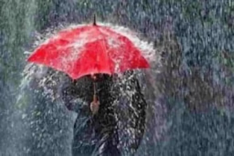 Prediksi BMKG sebagian wilayah DKI Jakarta dan kota penyangga diguyur hujan disertai angin kencang, Sabtu (7/1/2023).