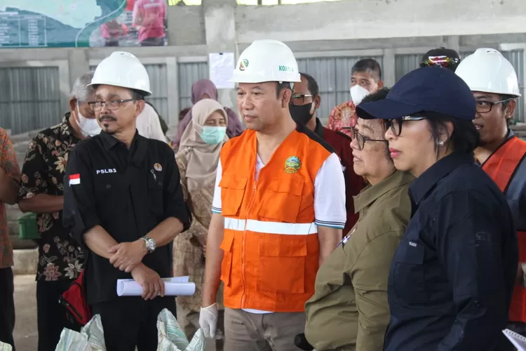 Menteri LHK saat meninjau pengelolaan sampah di Banyumas, Jawa Tengah (nanang AN)