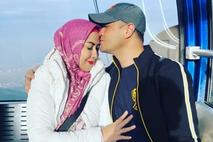 Venna Melinda dan Ferry Irawan yang baru 11 bulan menikah dan sering pamer kemesraan di medsos. Barusaja Venna Melinda melaporkan sang suami ke polisi atas kasus KDRT (Akun Instagram @ferryirawanreal)