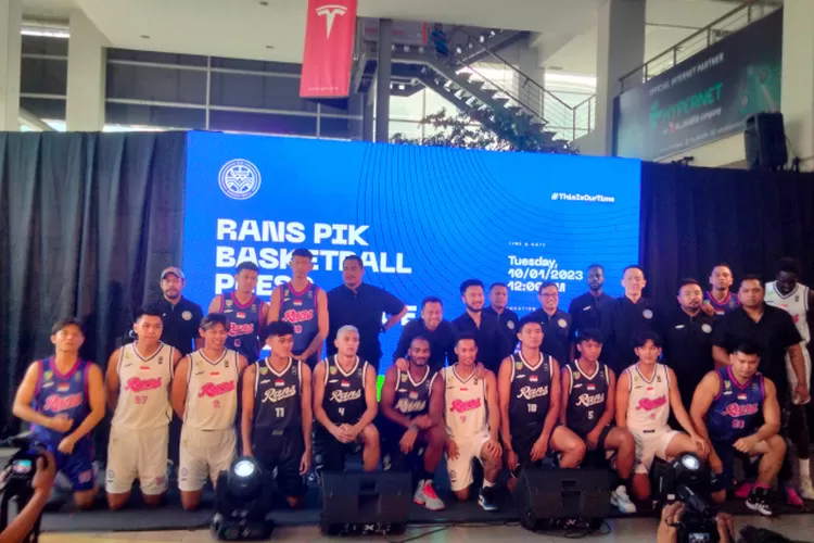 Peluncuran Jersey pemain RANS PIK Basketball di Pluit Jakarta Utara  (Sadono )