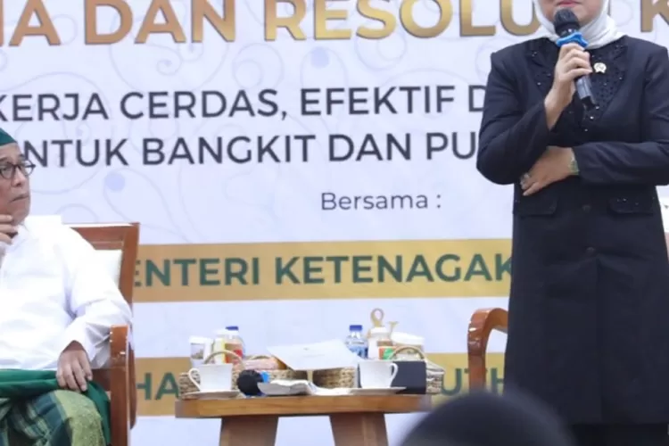 Menaker Ida Fauziyah menyebutkan tingginya angkatan kerja tamatan SMP ke bawah memerlukan resolusi