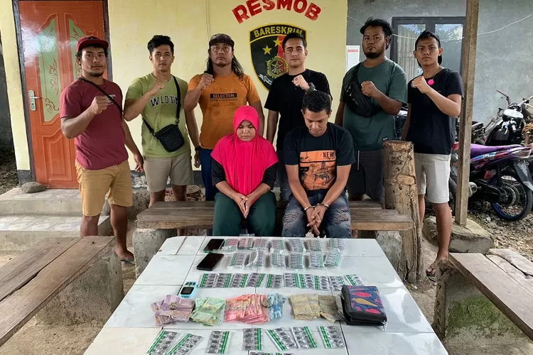 Dua pengedar obat-obatan ilegal ditrangkap Polres Dompu. (Suara Karya/Istimewa)