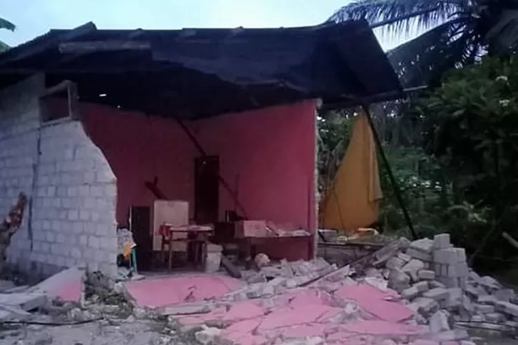 Kerusakan rumah akibat gempa bumi magnitudo (M)7,5 yang mengguncang wilayah Kabupaten Kepulauan Tanimbar, Provinsi Maluku, Selasa (10/1/2023). (Foto: Istimewa/BNPB)