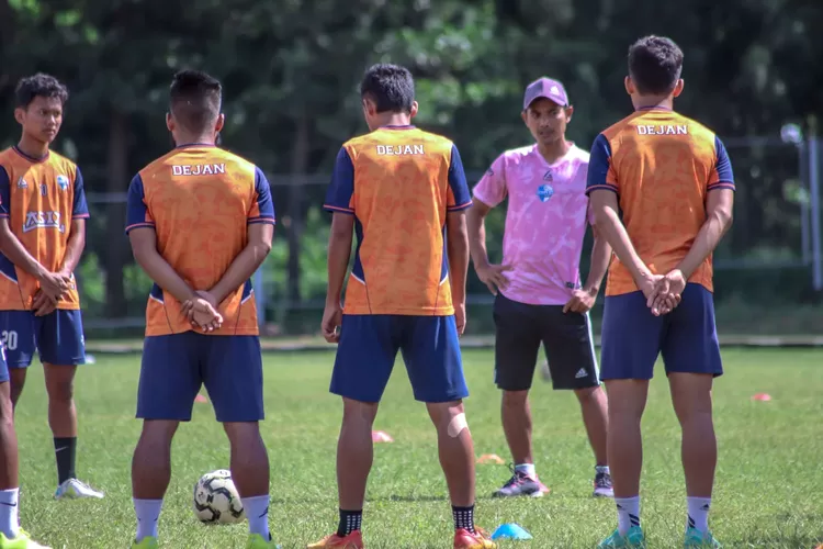 Dian Irawan Berusaha Merealisasikan Mimpi Dejan FC Meraih Final Liga 3 Jabar Seri 1 (Dian Irawan Berusaha Merealisasikan Mimpi Dejan FC Meraih Final Liga 3 Jabar Seri 1)