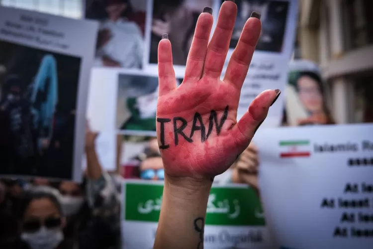 Aksi demo iran (The telegraph )