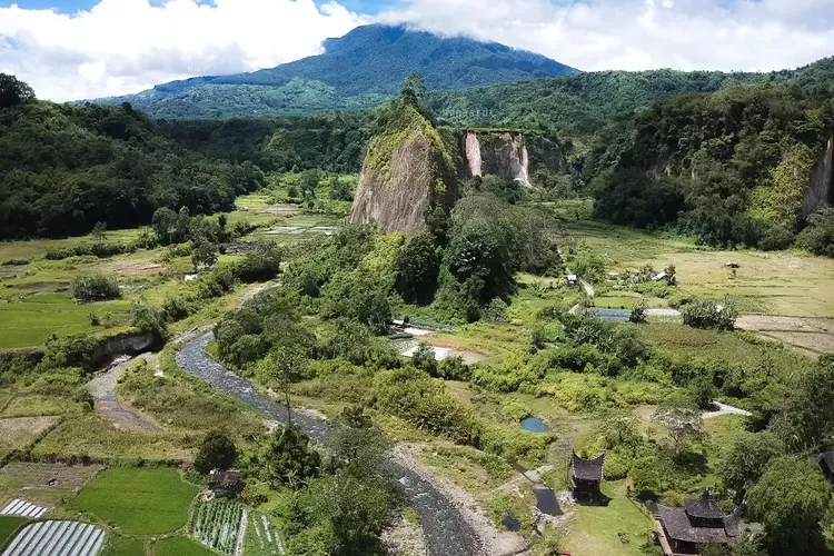 Keindahan ikon wisata Tabiang Takuruang, destinasi wisata di Kabupaten Agam, Sumatera Barat (Instagram @ghaardii)