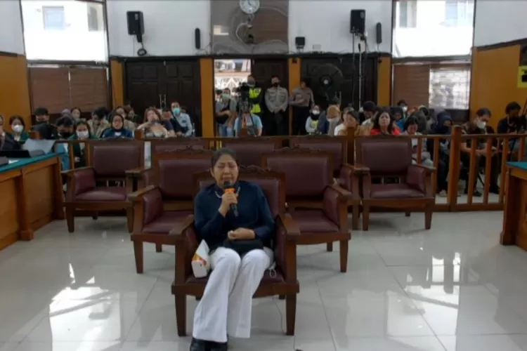 Terdakwa Putri Candrawathi di PN Jaksel (pmjnews.com)