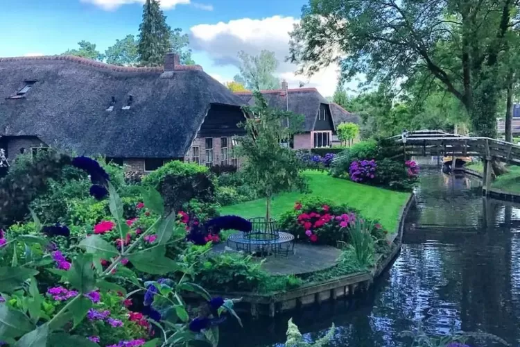 Indahnya destinasi wisata Desa Giethoorn di Belanda, desa terindah di dunia bak negeri dongeng (Instagram @giethoorn_village)
