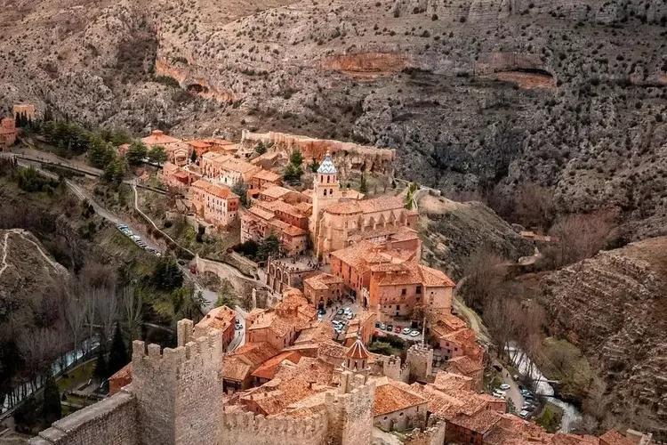 Uniknya destinasi wisata Desa Albarracin di Spanyol (Instagram @yomequedoen.espana)