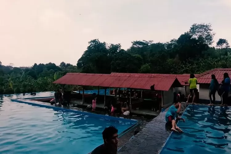 Kolam Renang Batu Aseupan Bogor, Sensasi Berenang di Kaki Gunung Salak