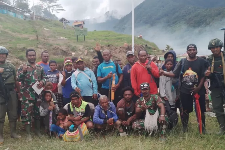 Warga Kiwirok Papua yang baru Pulkam sebelum OPM bikin ulah (Tni.mil.id)