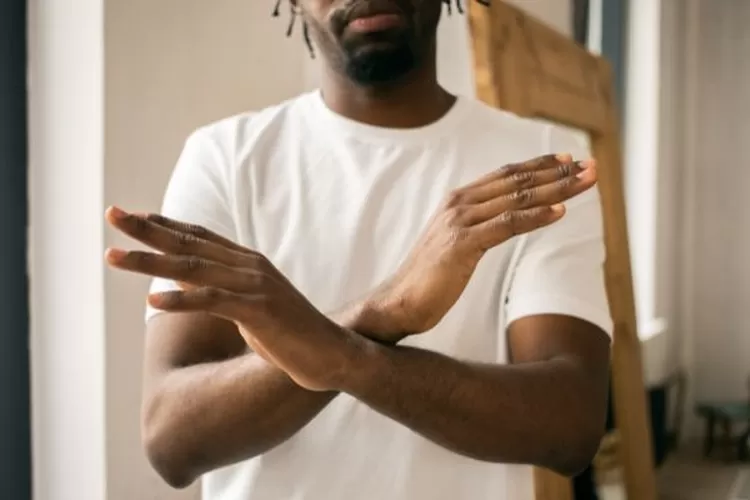 Ilustrasi beberapa alasan mengapa kita sulit mengatakan tidak kepada seseorang (pexels/Monstera)