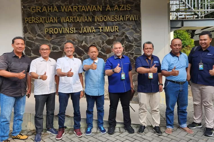 Jajaran BPJS Ketenagakerjaan Surabaya Karimunjawa saat bersama pengurus PWI Jatim