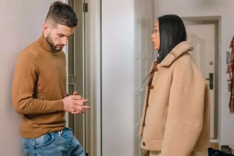 Ilustrasi tanda pasangan kehilangan minat denganmu (pexels/cottonbro studio)