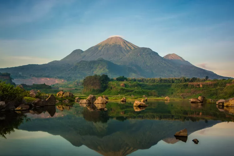 Gunung Penanggungan Pacet Mojokerto (Foto: canva)