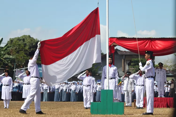 Contoh Teks Upacara Bendera Hari Senin, Lengkap Pembukaan Dan Susunan ...