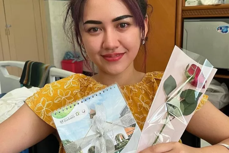 Potret Happy Asmara setelah jalani operasi. (Instagram/@happy_asmara77)