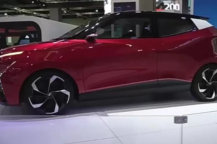 New Toyota Agya 2023 tampil semakin mewah dan sporty dilengkapi fitur canggih yang mutakhir bakal geser Honda Brio dan Ayla di kelas LCGC terbaru.  (Istimewa)