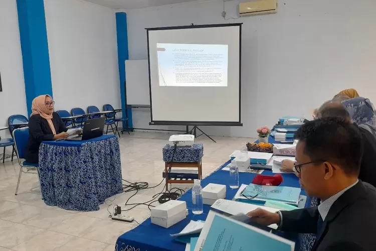 Wakil Walikota Cirebon, Eti Herawati menjalani seminar usulan proposal tesis di UGJ, Senin 16 Januari 2023. 