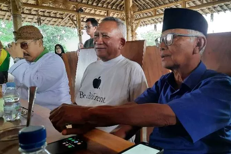 Owner Wong Solo Group Puspo Wardoyo bersama pengurus besar Nahdlatul Ulama (Endang Kusumastuti)
