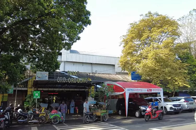 Rekomendasi Kuliner Enak Dan Nagih Di Pasar Oro-Oro Dowo Malang, Dari ...