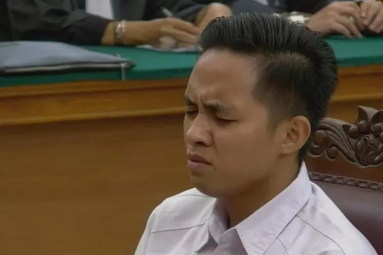 Richard Eliezer atau Bharada E menahan tangisnya (PMJ News/Fajar)