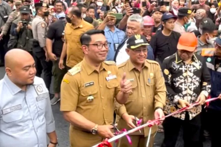Gubernur Jawa Barat Ridwan Kamil bersama Walikota Depok M Idris meresmikan Underpass Dewi Sartika Depok (Ist)