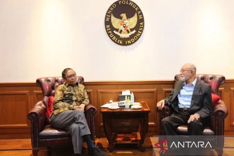 Mantan Perdana Menteri Gerakan Aceh Merdeka (GAM), Tgk Malik Mahmud Al-Haytar bertemu dengan Menkopolhukam Mahfud MD bahas kasus HAM berat di Aceh