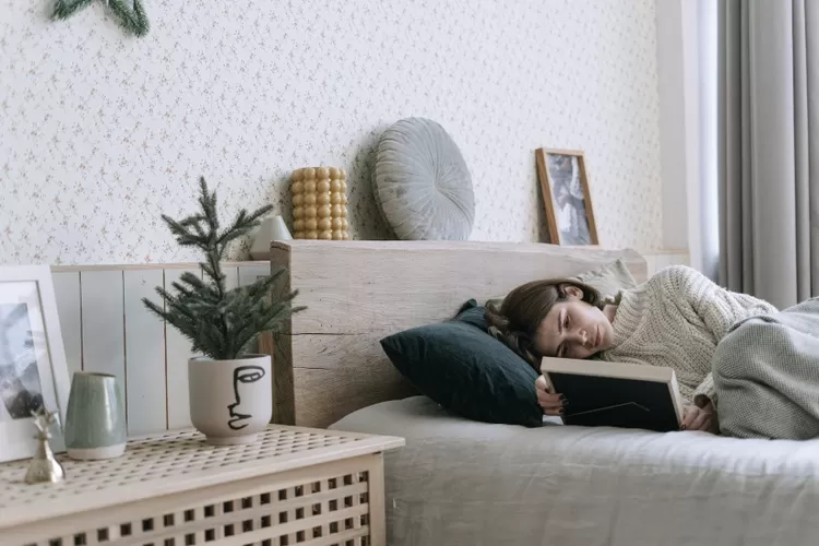 Ilustrasi jika kita merindukan seseorang apakah orang itu juga merindukan kita (Pexels/Ivan Samkov)