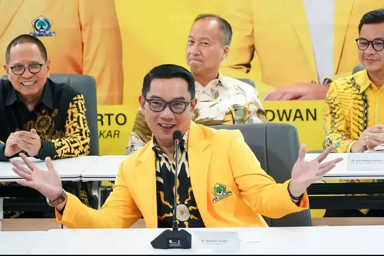 Ridwan Kamil sudah bisa mengenakan jaket kuning Partai Golkar setelah resmi bergabung  (Instagram @golkar.indonesia)