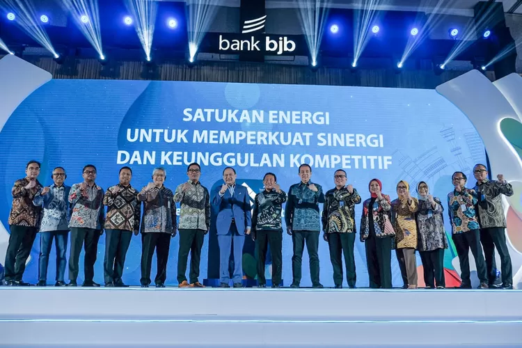 bank bjb menggelar kegiatan Business Review Semester II 2022 dan Executive Workshop 2023 di Trans Luxury Hotel, Kota Bandung. (ayopontianak.com/dok. bank bjb)