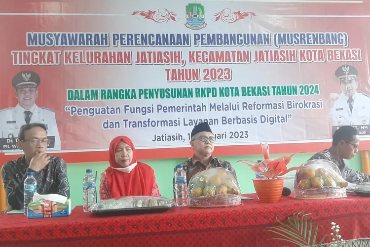 Anggota Komisi 1 DPRD Kota Bekasi Daradjat Kardono mengkritisi hasil pembangunan di Kota Bekasi saat Musrenbang di Jatiasih, Kamis (19/1/2023). (ist for RBG.ID)
