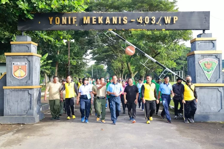 Olahraga bersama TNI Polri di Yonif Mekanis - 403/WP diikuti Kapolda DIY dan Komandan Korem Pamungkas Yogyakarta  (istimewa )