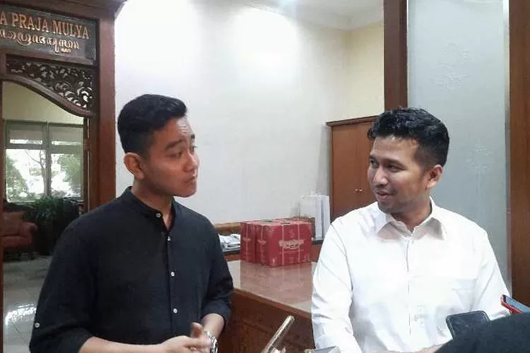 Wakil Gubernur Jatim Emil Dardak bersama Wali Kota Solo Gibran Rakabuming (Endang Kusumastuti)