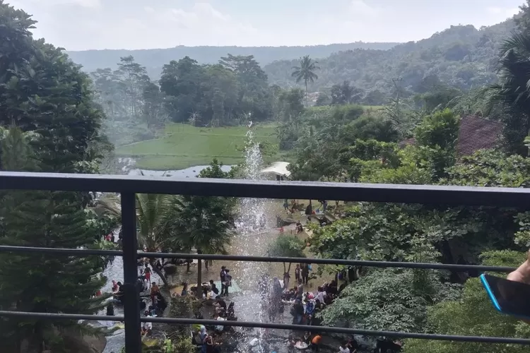 Suasana eksotis ketika mengunjungi Taman Batu, destinasi wisata di Purwakarta Jawa Barat (Instagram @nanda_nabilaa01)