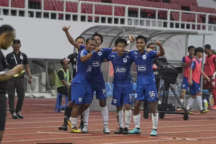 Para pemain PSIS Semarang selebrasi usai mencetak gol ke gawang Arema FC. Kemenangan ini disebut Ridwan karena faktor mentalitas. (Ayosemarang.com/ Audrian Firhannusa)