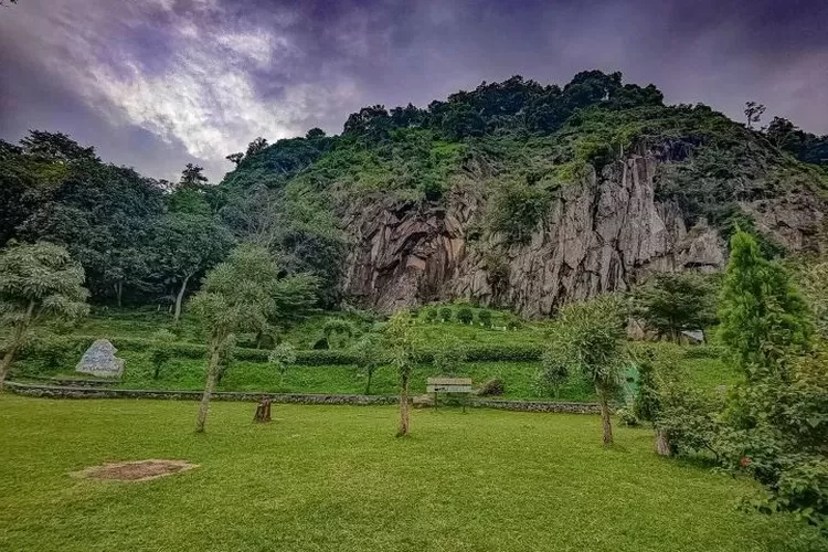 Spot keren yang disuguhkan Batu Lawang, wisata alam tersembunyi di Cirebon (Instagram @batulawangcirebon_official)