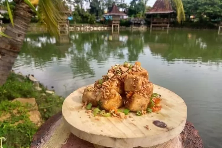 Danau Resto Purwodadi, salah satu wisata kuliner di Purwodadi, Jawa Tengah (Instagram @danaurestopurwodadi)