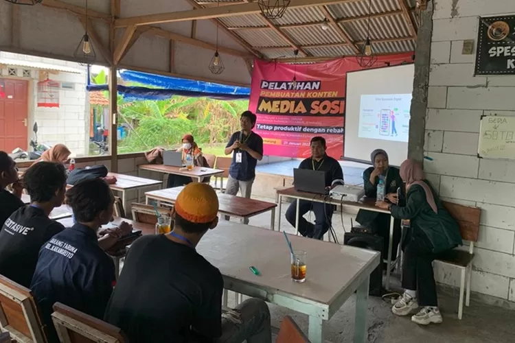 Ilmu Komunikasi kelas nonreguler Unissula Semarang menggelar Pelatihan Pembuatan Konten Media Sosial.