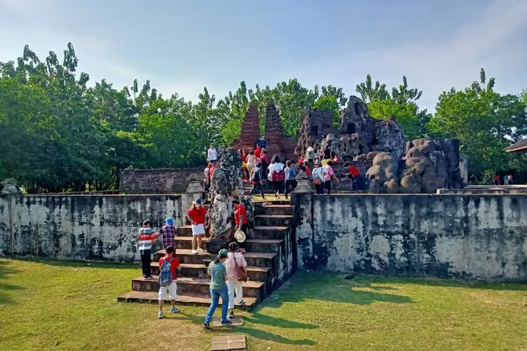 Kunjungan wisatawan ke Goa Sunyaragi Cirebon (Humas Goa Sunyaragi)
