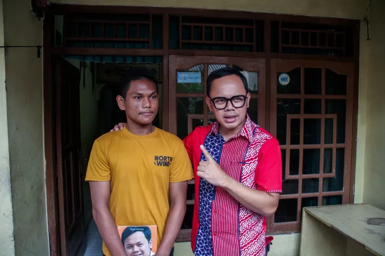 ali Kota Bogor, Bima Arya Sugiarto (kanan) bersama Alfin Alfarizqi. (Pemkot Bogor)