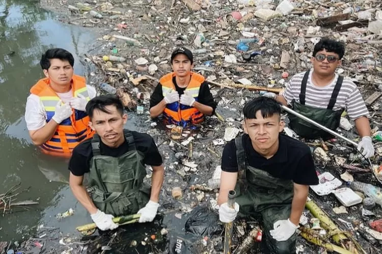 Pandawa group akan terus membersihkan aliran sungai hingga tidak ada lagi sampah. (Gorajuara/ dok: Instagram/ @pandawara)
