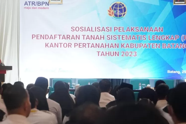 Pj Bupati Batang Lani Dwi Rejeki saat sambutan di sosialisasi PTSL tahun 2023 di hotel Dewi Ratih Batang, Rabu 25 Januari 2023. Foto: Muslihun/kontributor Batang. 
