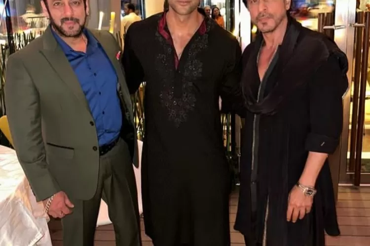 Wow! Shah Rukh Khan dan Salman Khan berpose bersama Menyambut Perilisan