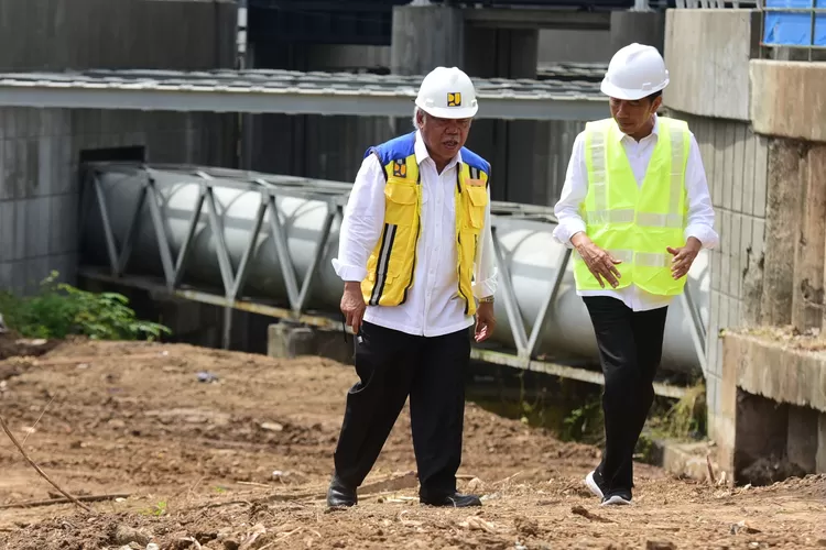 Presiden Jokowi Tinjau Proyek 