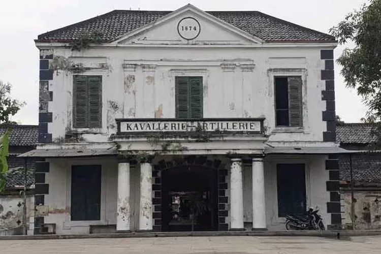 Bangunan Kavalerrie Pura Mangkunegaran Solo  (Endang Kusumastuti)