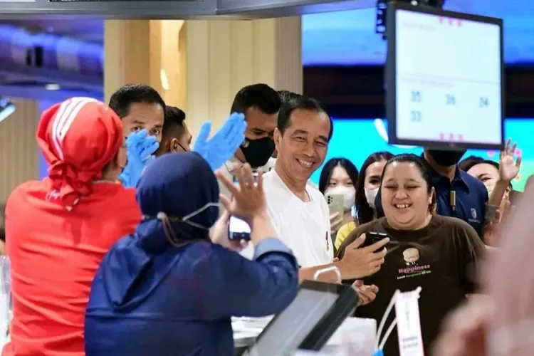 Jokowi sentil BKKBM terkait bayi diberi kopi susu saset. (Instagram / @jokowi)