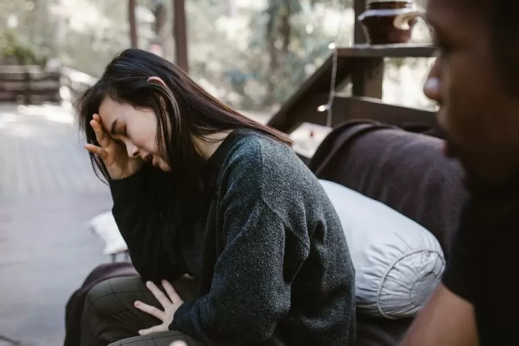 Ilustrasi alasan wanita selingkuh menurut psikologi (Pexels/ RODNAE Productions)